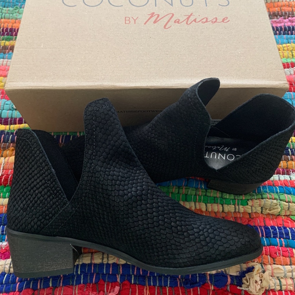 COCONUTS by Matisse Black ankle boots